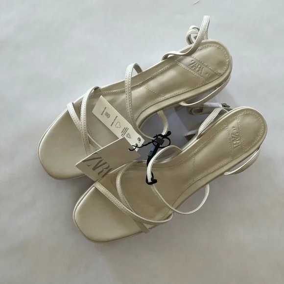 SHOES - Picture 8 of 11